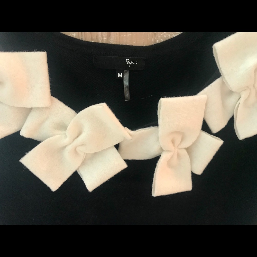 Beautiful black sweater with Bows